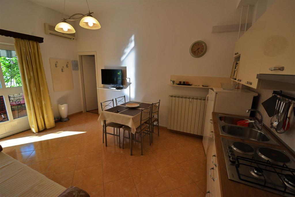 Apartments Nela ポレッチ エクステリア 写真