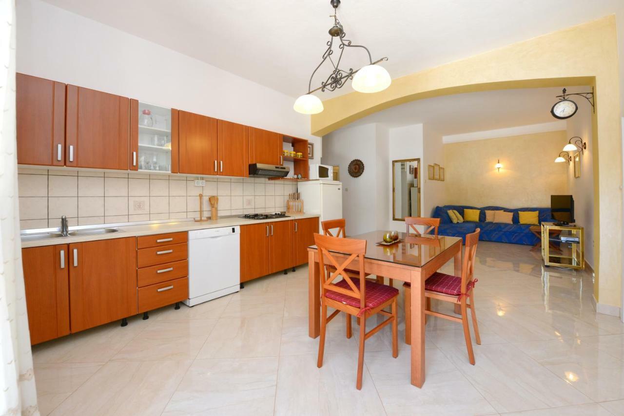 Apartments Nela ポレッチ エクステリア 写真