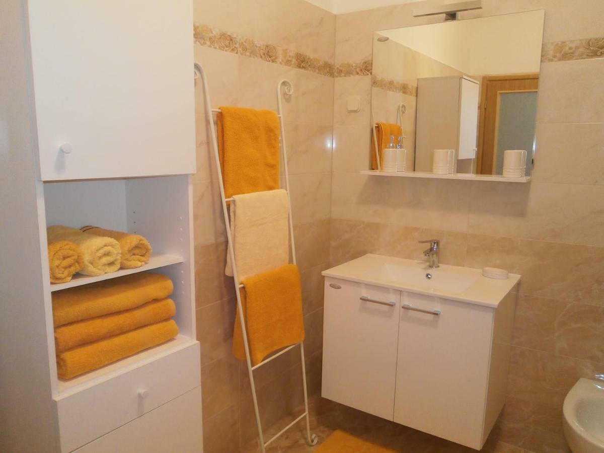 Apartments Nela ポレッチ エクステリア 写真
